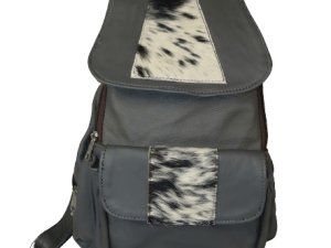 Stand out in style with our Giraffe Print School Essential, a must-have for every trendsetting student. Perfect for carrying books, laptops, and more, this backpack combines fashion with function.